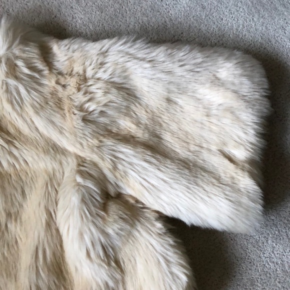 Gap kids faux fur coat! - Picture 3 of 6